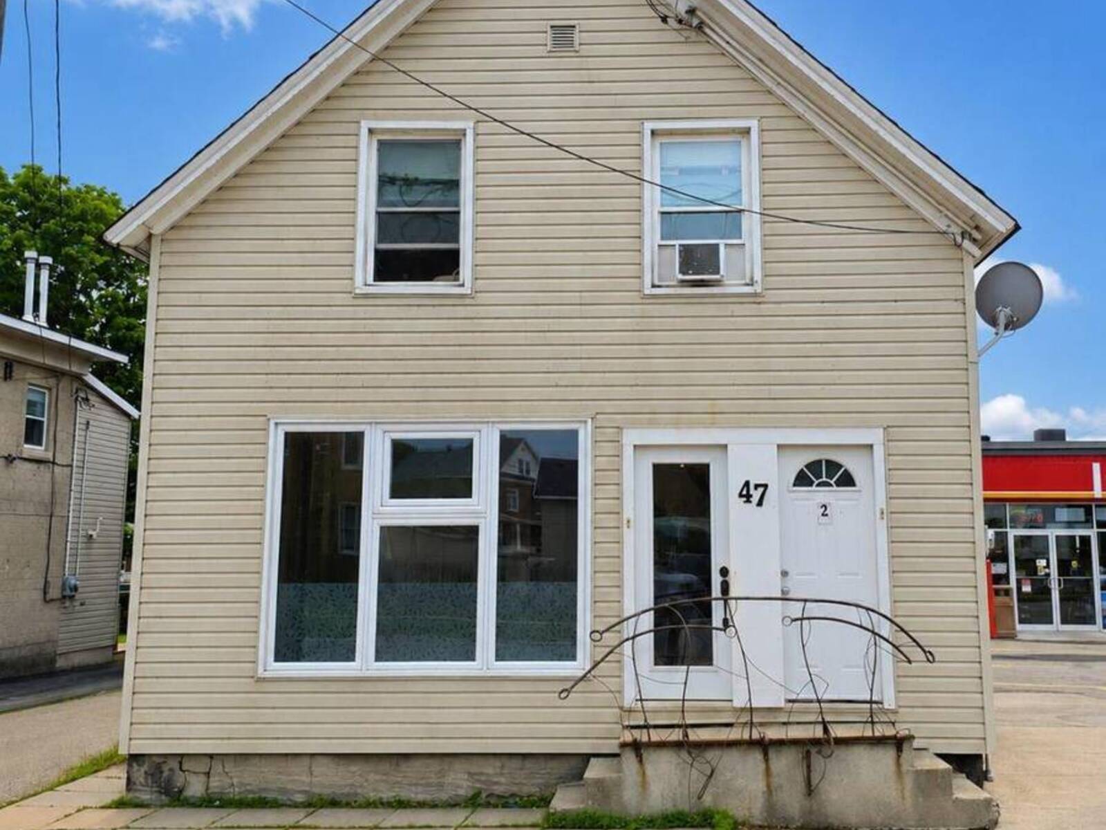47 MAIN STREET E, Smiths Falls, Ontario K7A 1A5