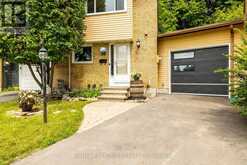 30 BERKSHIRE WAY | Ottawa Ontario | Slide Image Three
