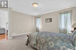 40 GASLIGHT WAY | Russell Ontario | Slide Image Twelve