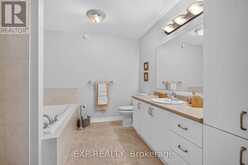 40 GASLIGHT WAY | Russell Ontario | Slide Image Fifteen
