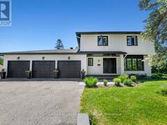 2 SWANS WAY N Ottawa Ontario, K1J 6J2