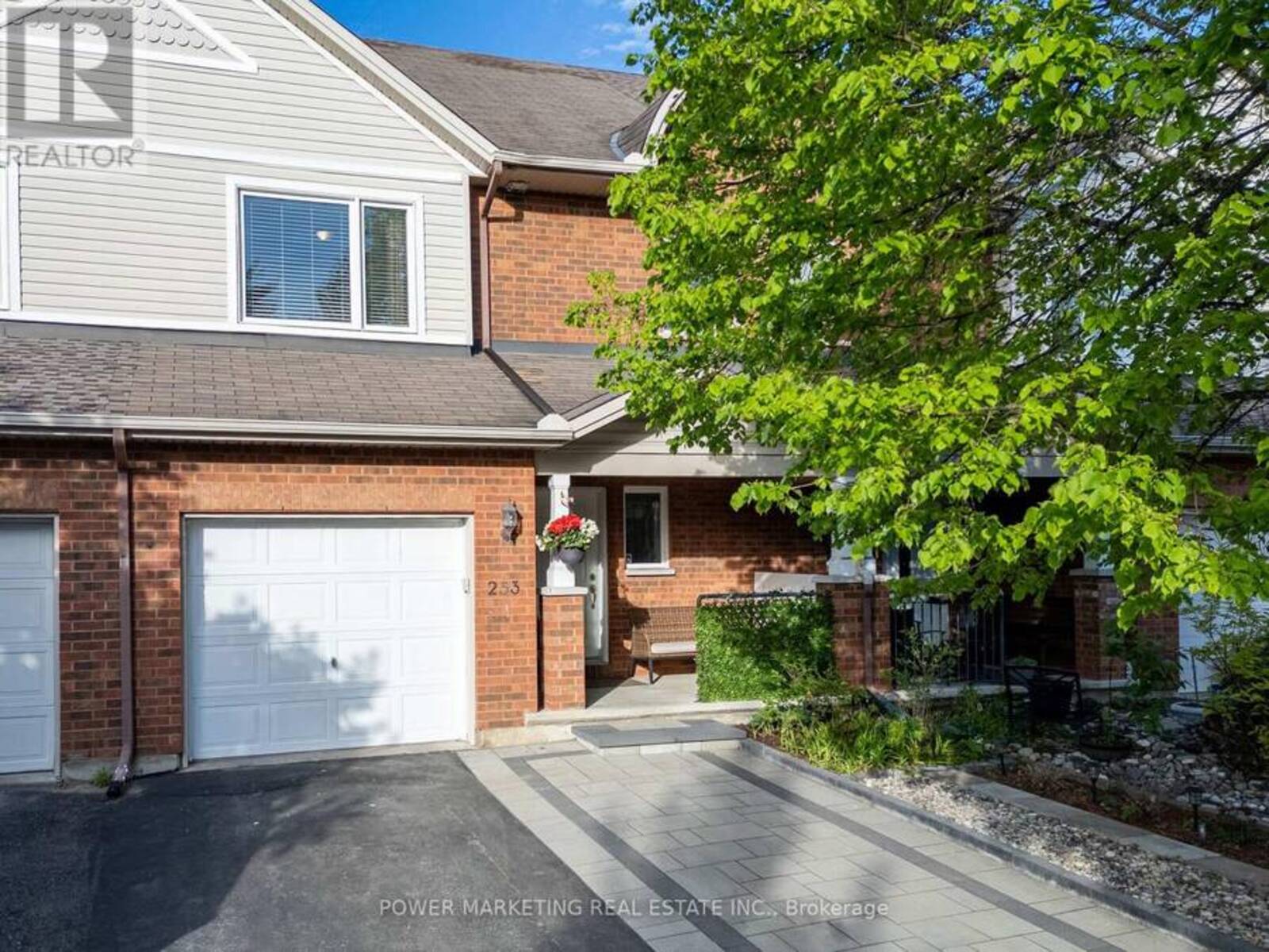 253 PARKIN CIRCLE, Ottawa, Ontario K1T 4H7