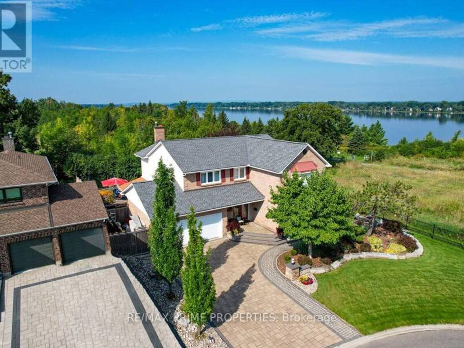 800 FAIRWINDS TERRACE, Ottawa, Ontario K1C 2X6