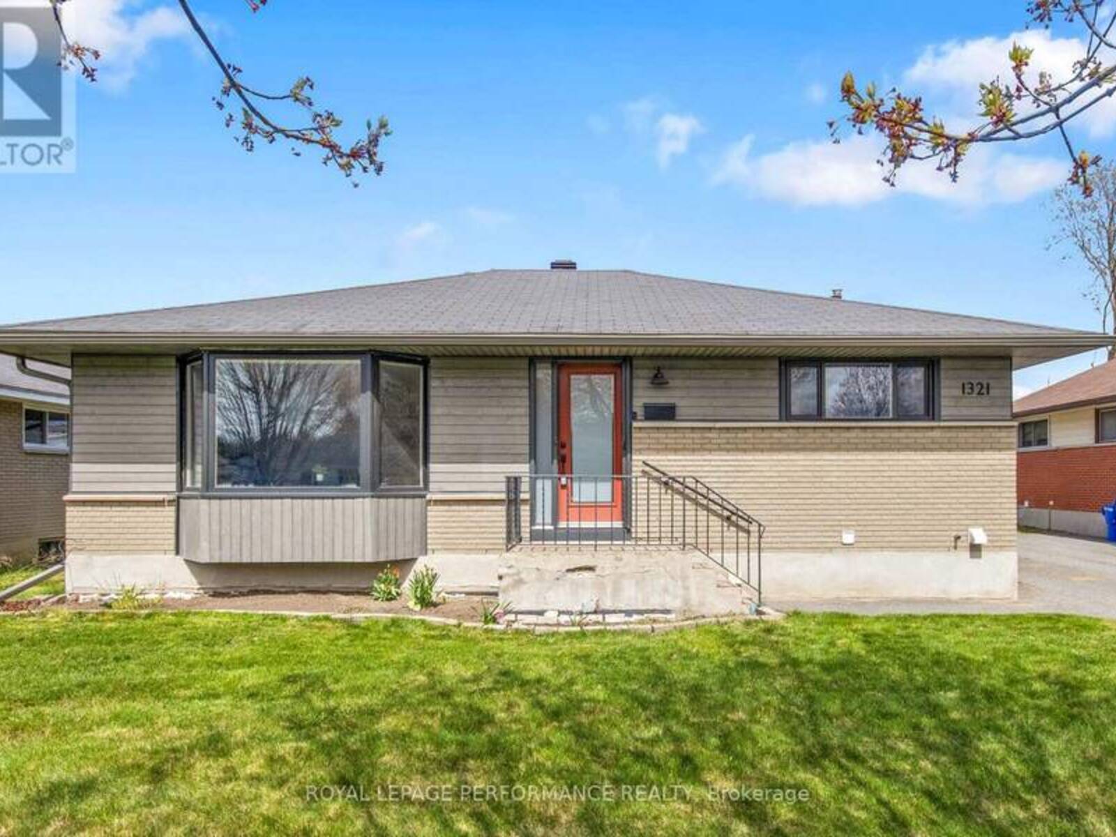 1321 RUSTIC DRIVE, Ottawa, Ontario K2C 2Y3