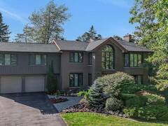 30 PENTLAND CRESCENT Ottawa Ontario, K2K 1V5