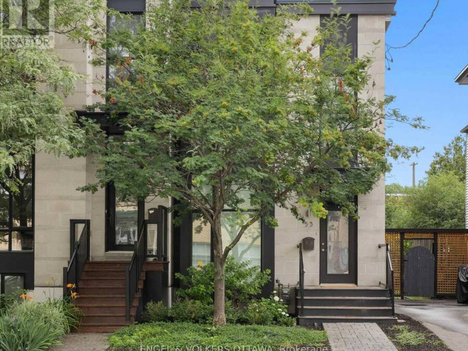 53 VAUGHAN STREET, Ottawa, Ontario K1M 1W9