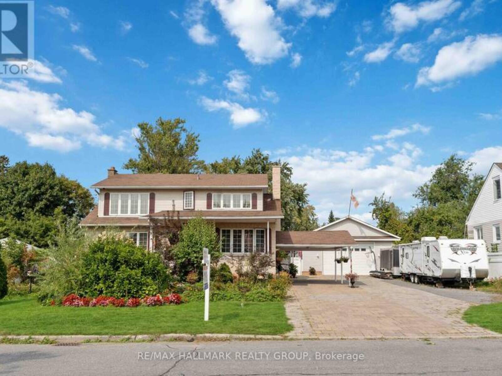 431 BLAKE BOULEVARD, Ottawa, Ontario K1K 1A9