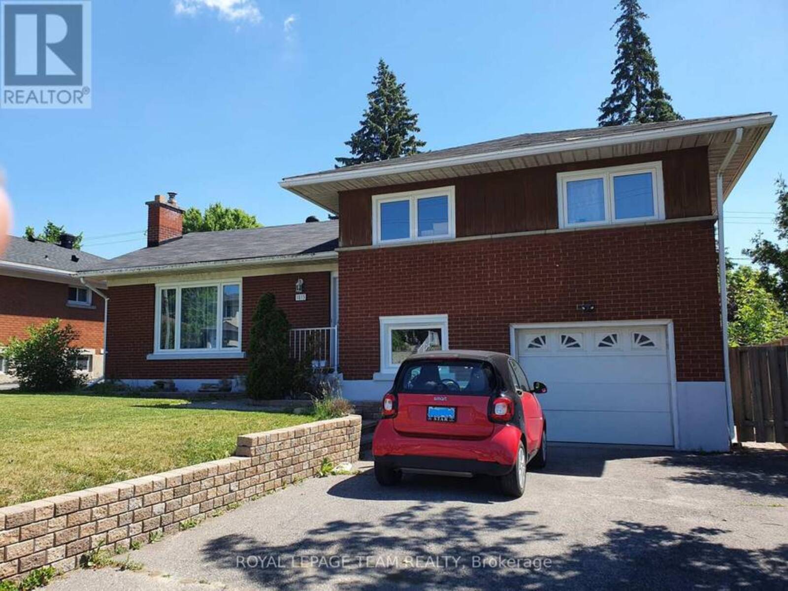 1015 PINECREST ROAD, Ottawa, Ontario K2B 6B6