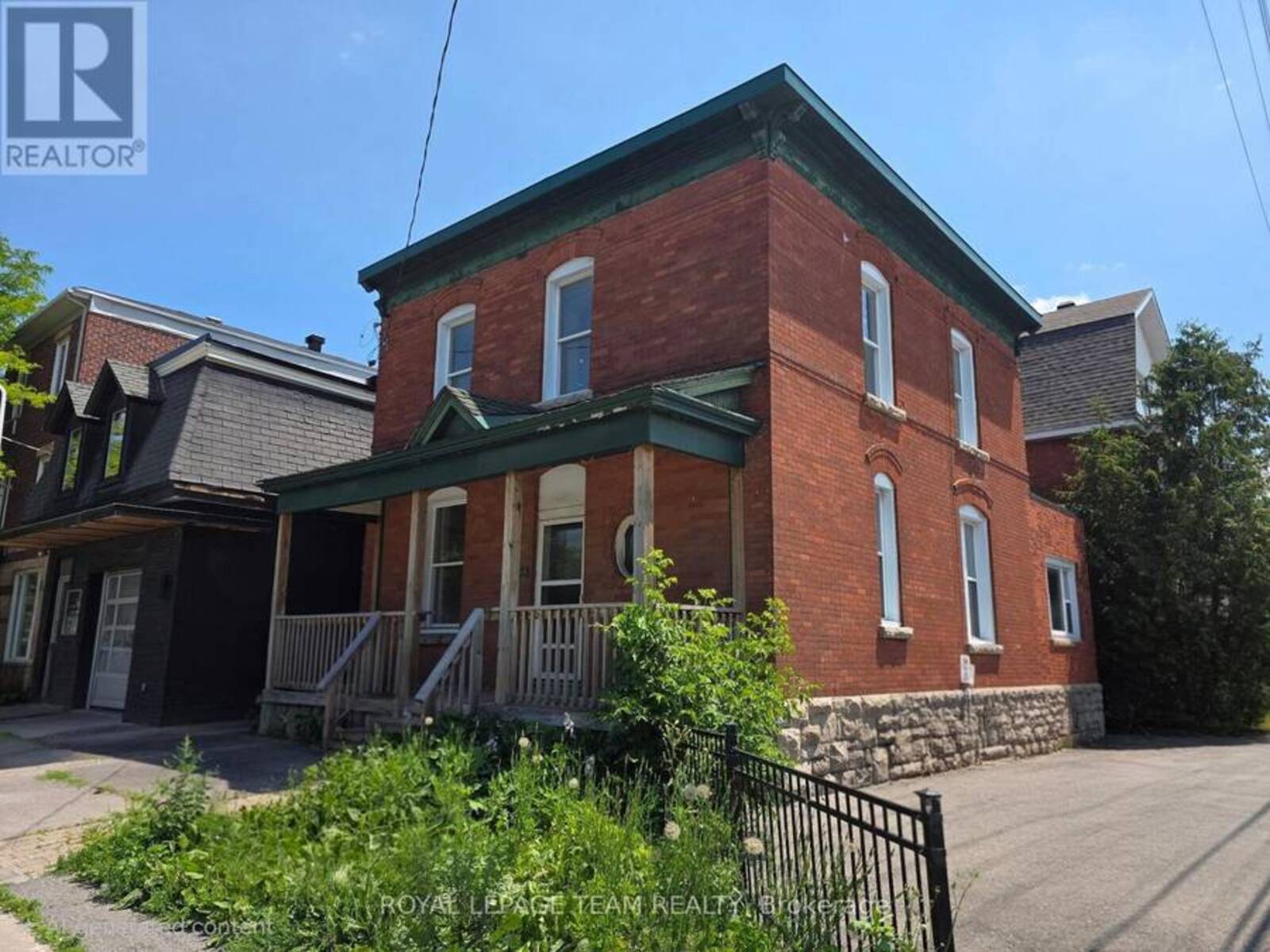 498 GLADSTONE AVENUE, Ottawa, Ontario K1R 5N8