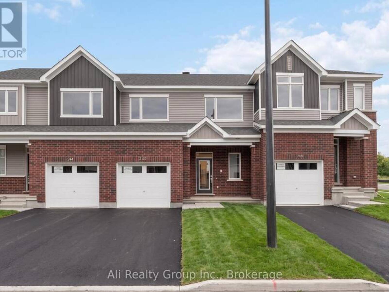 242 FALSETTO STREET, Ottawa, Ontario K1W 0S2