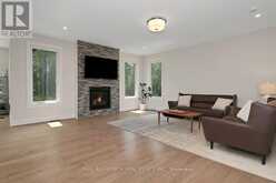 160 COUNTRY MEADOW DRIVE | Ottawa Ontario | Slide Image Eight