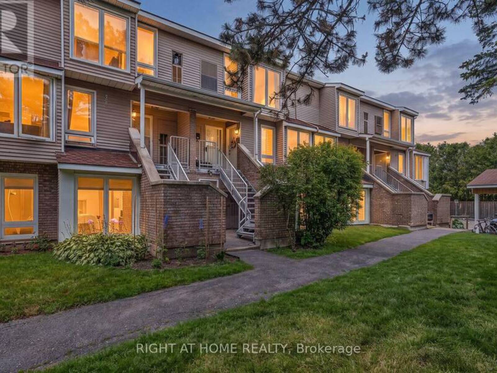 15 - 6B SHEHYN LANE, Ottawa, Ontario K2G 4Y2