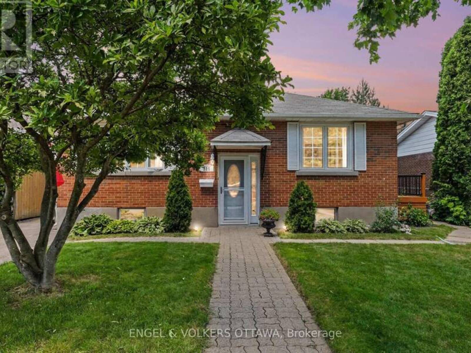 325 SUMMIT AVENUE, Ottawa, Ontario K1H 5Z7