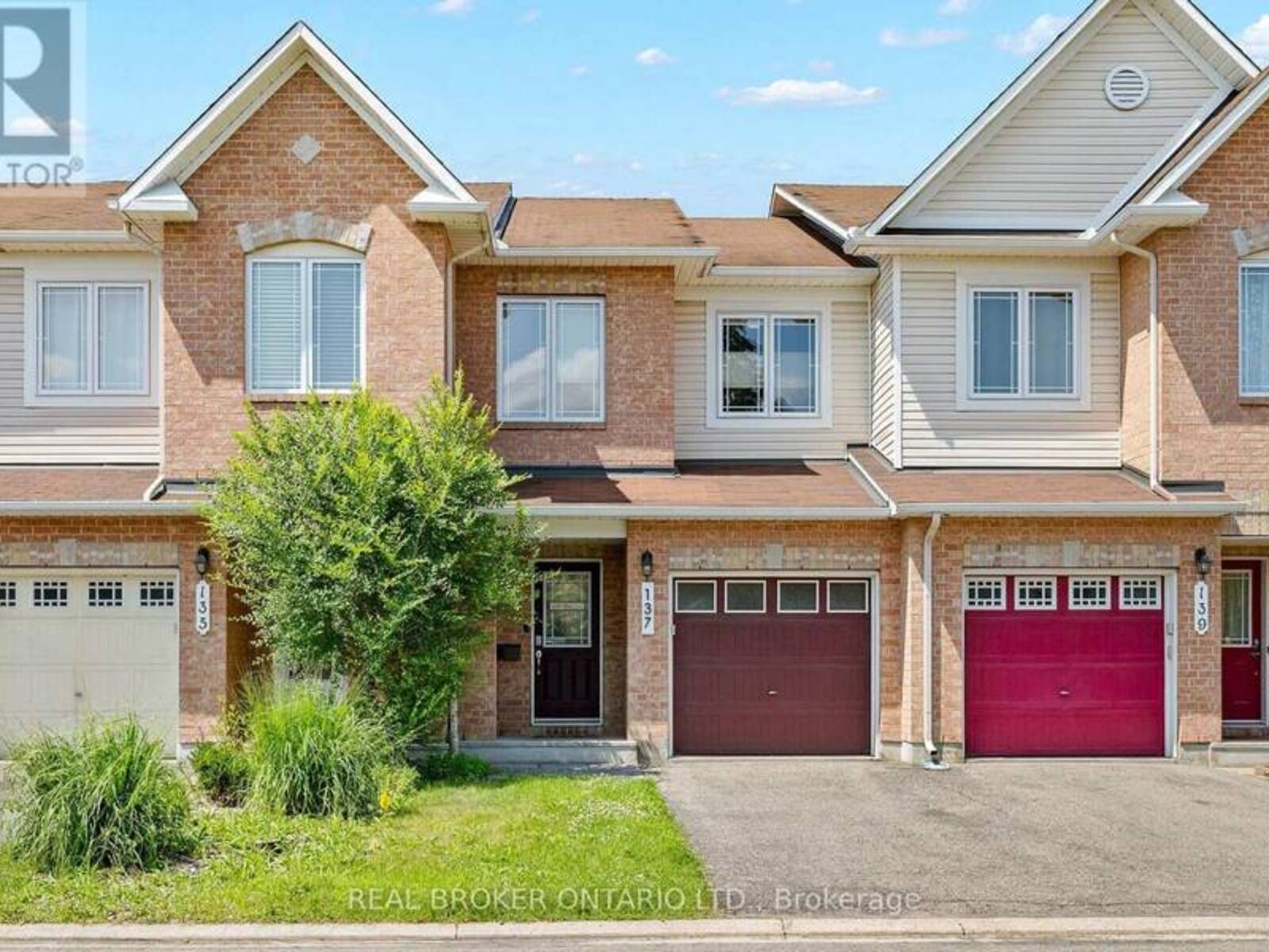 137 MARRISSA AVENUE, Ottawa, Ontario K1J 0A4