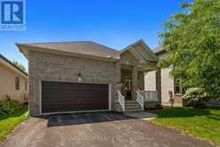 656 BRIDLEGLEN CRESCENT | Ottawa Ontario | Slide Image Three