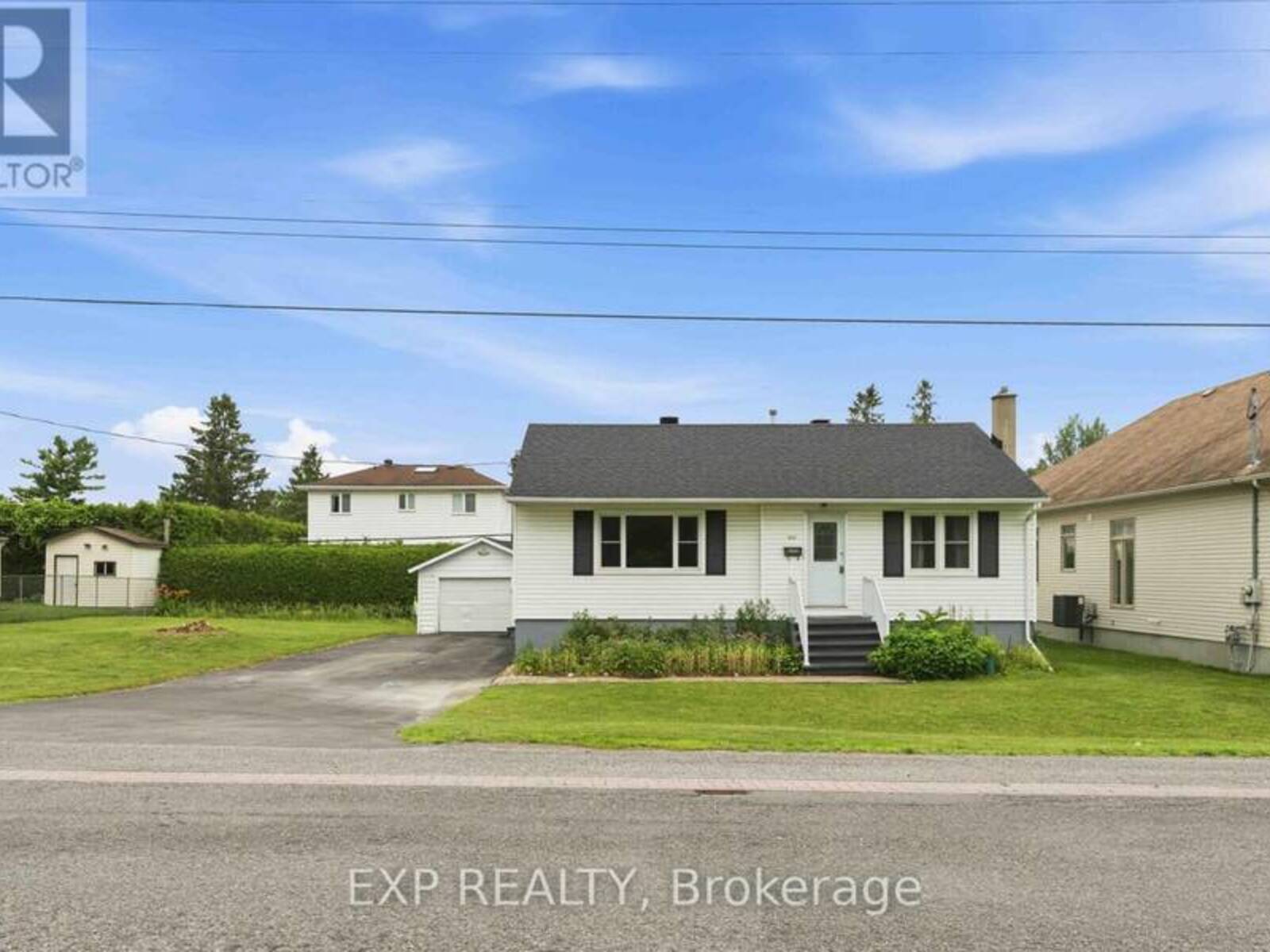 1613 QUEENSDALE AVENUE, Ottawa, Ontario K1T 1J4