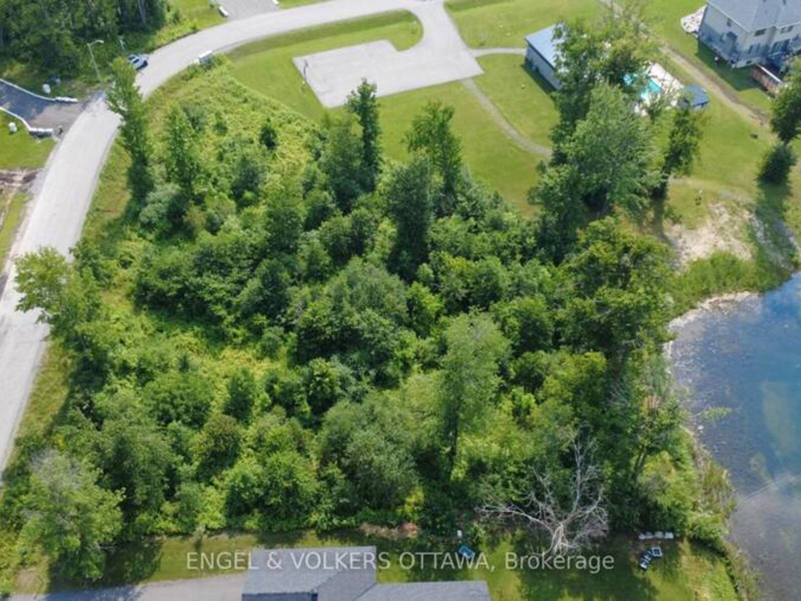576 SHOREWAY DRIVE, Ottawa, Ontario K4P 0G3