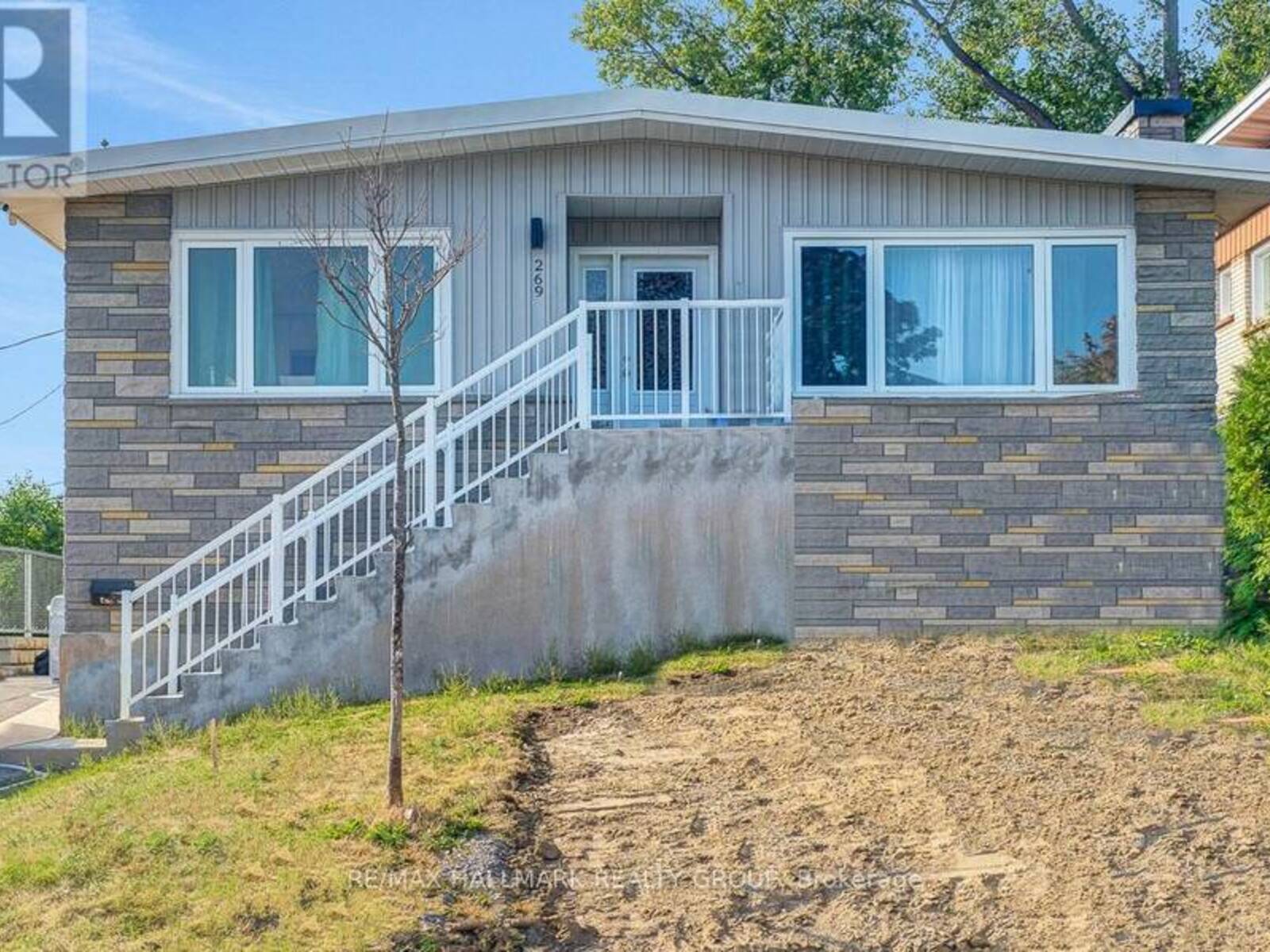 269 MICHEL CIRCLE, Ottawa, Ontario K1L 7P4
