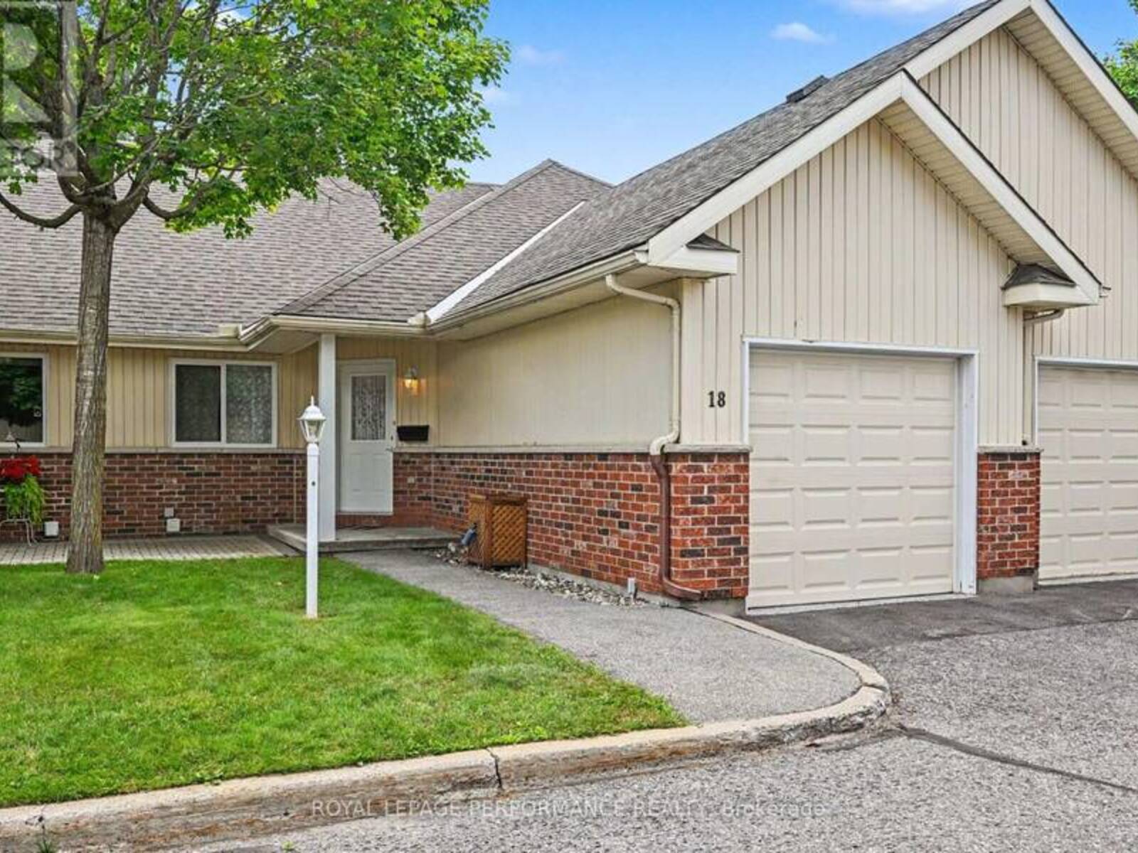 18 DAPHNE CRESCENT, Ottawa, Ontario K2S 1Y1