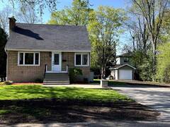 9 TOWER ROAD E Ottawa Ontario, K2G 2E2