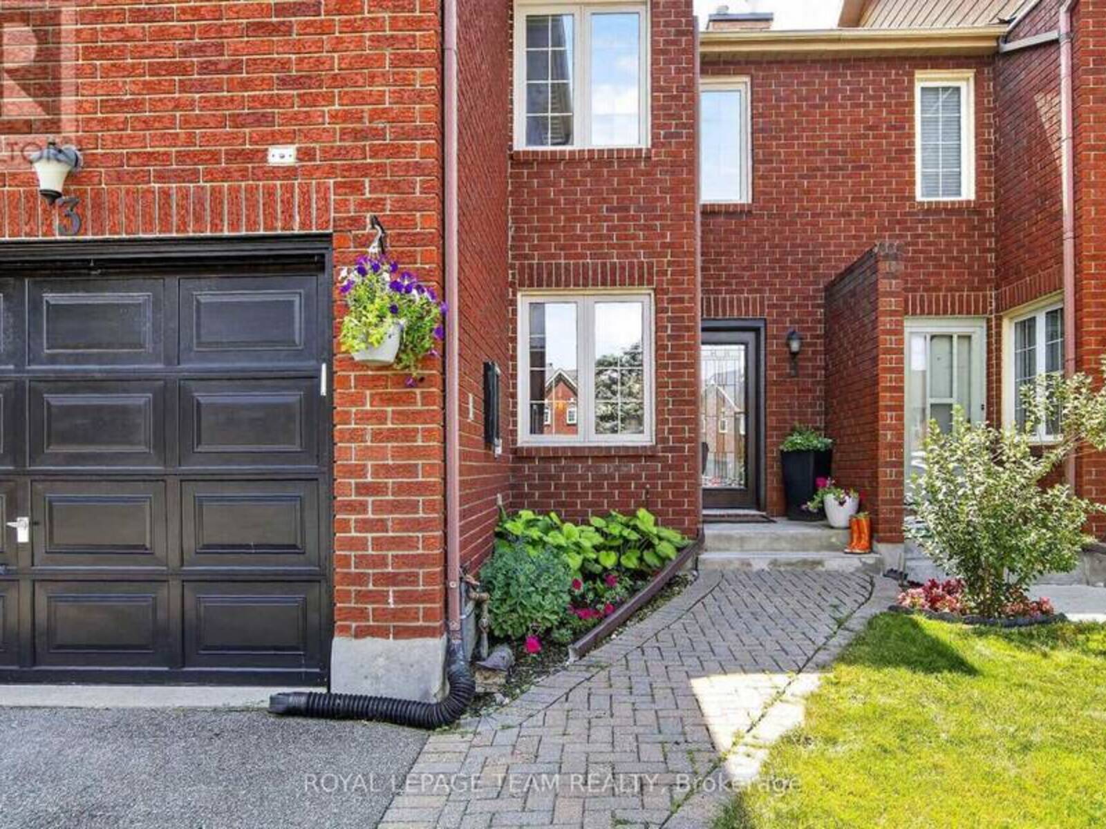 3 HEPBURN COURT, Ottawa, Ontario K2L 3Z3