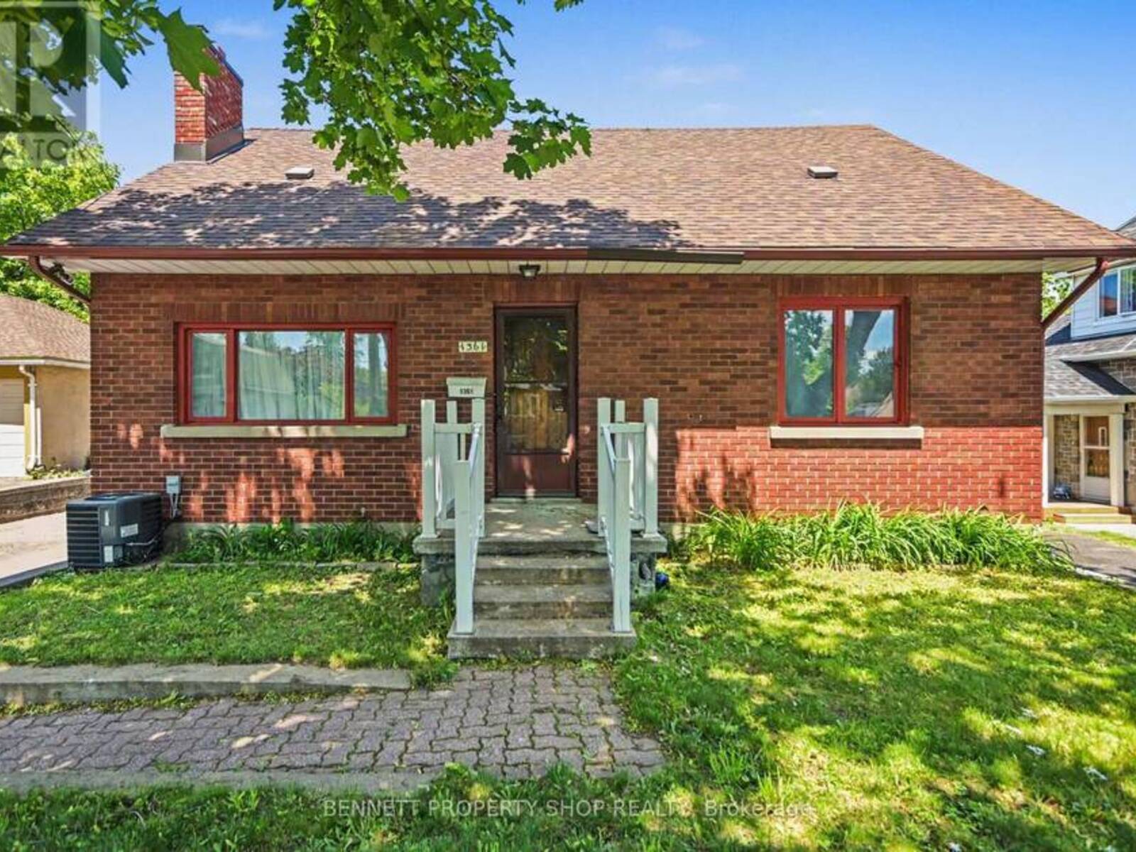 1361 SUMMERVILLE AVENUE, Ottawa, Ontario K1Z 8G9