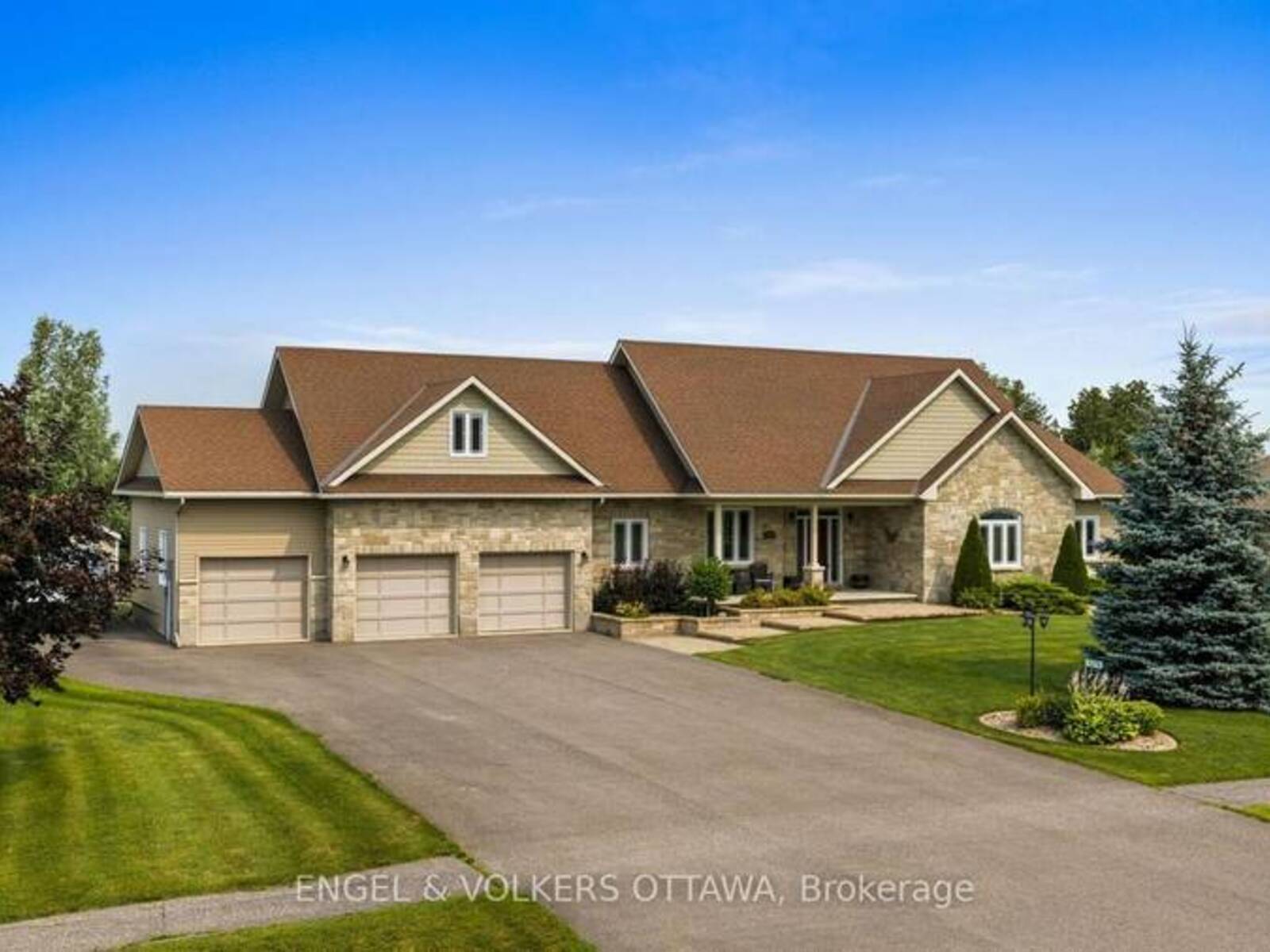 5579 LOMBARDY DRIVE, Ottawa, Ontario K0A 2W0