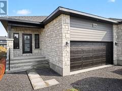 107 DOVE HOUSE GARDENS Russell Ontario, K4R 1E5