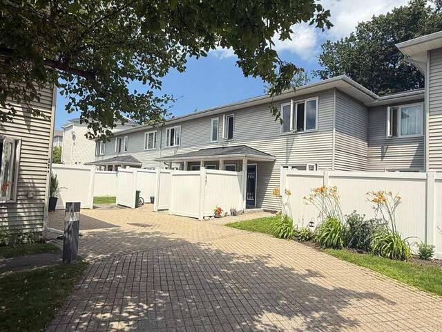 E - 1035 CUMMINGS AVENUE Ottawa Ontario, K1J 9K5 - 2 Bedrooms Condo For Sale