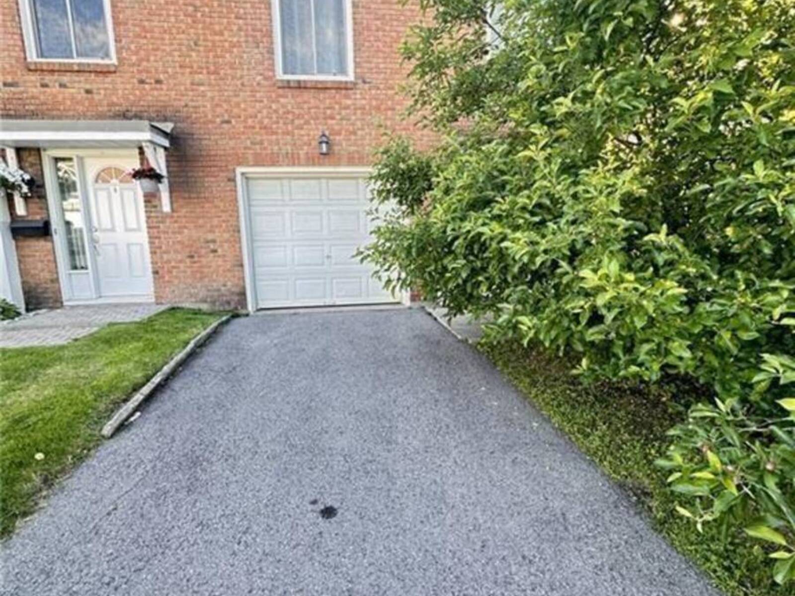 1833 AXMINSTER COURT, Ottawa, Ontario K1C 1Z5