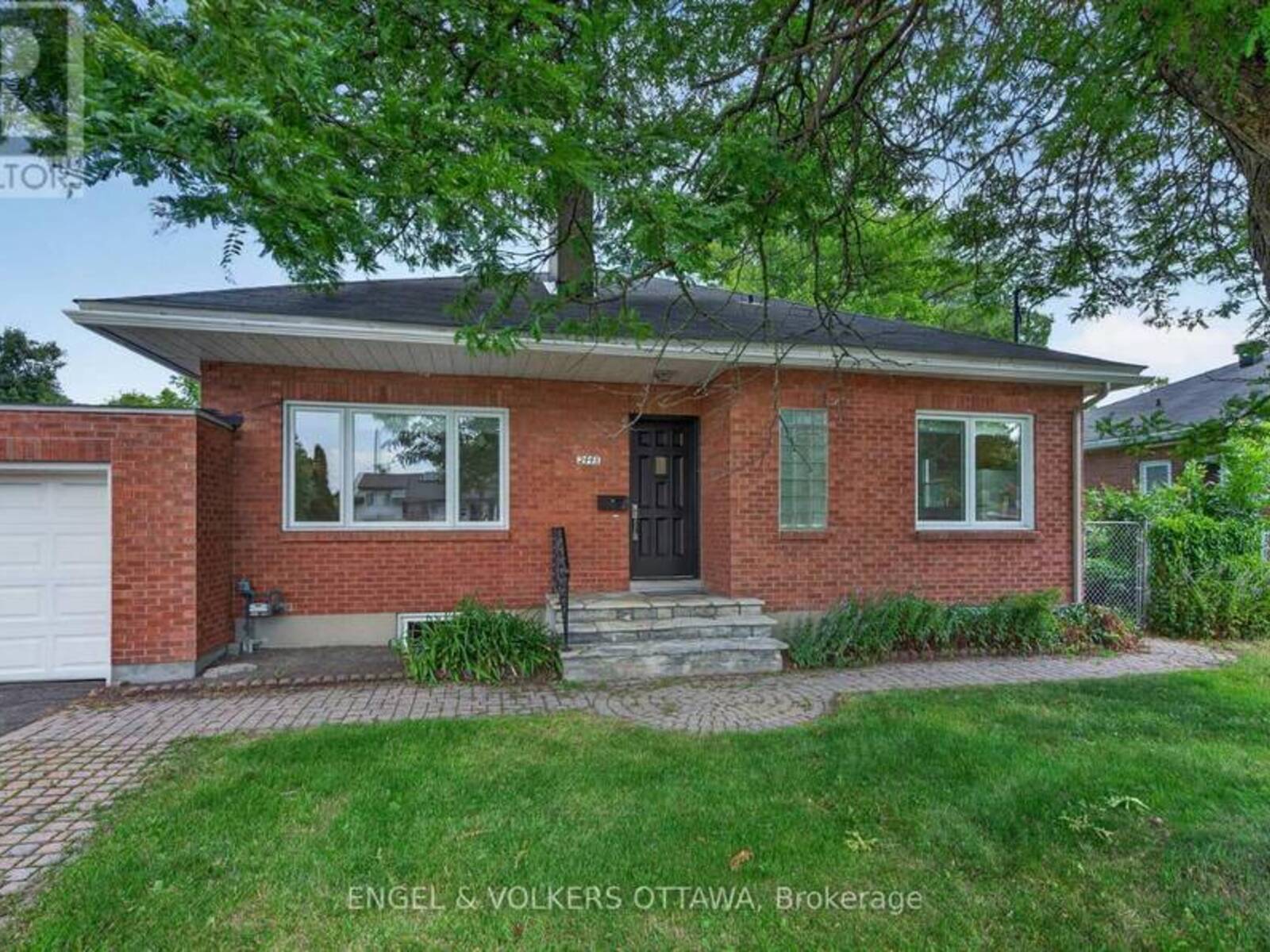 2445 ALTA VISTA DRIVE, Ottawa, Ontario K1H 7M9