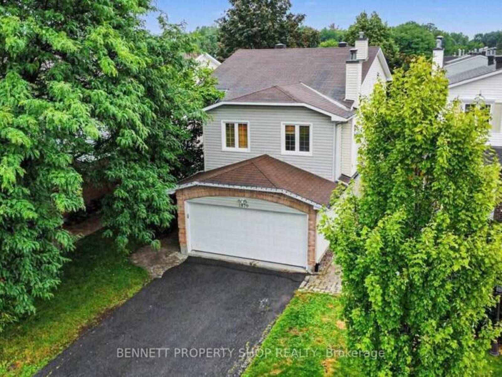 1879 LECLAIR CRESCENT, Ottawa, Ontario K1E 3S1