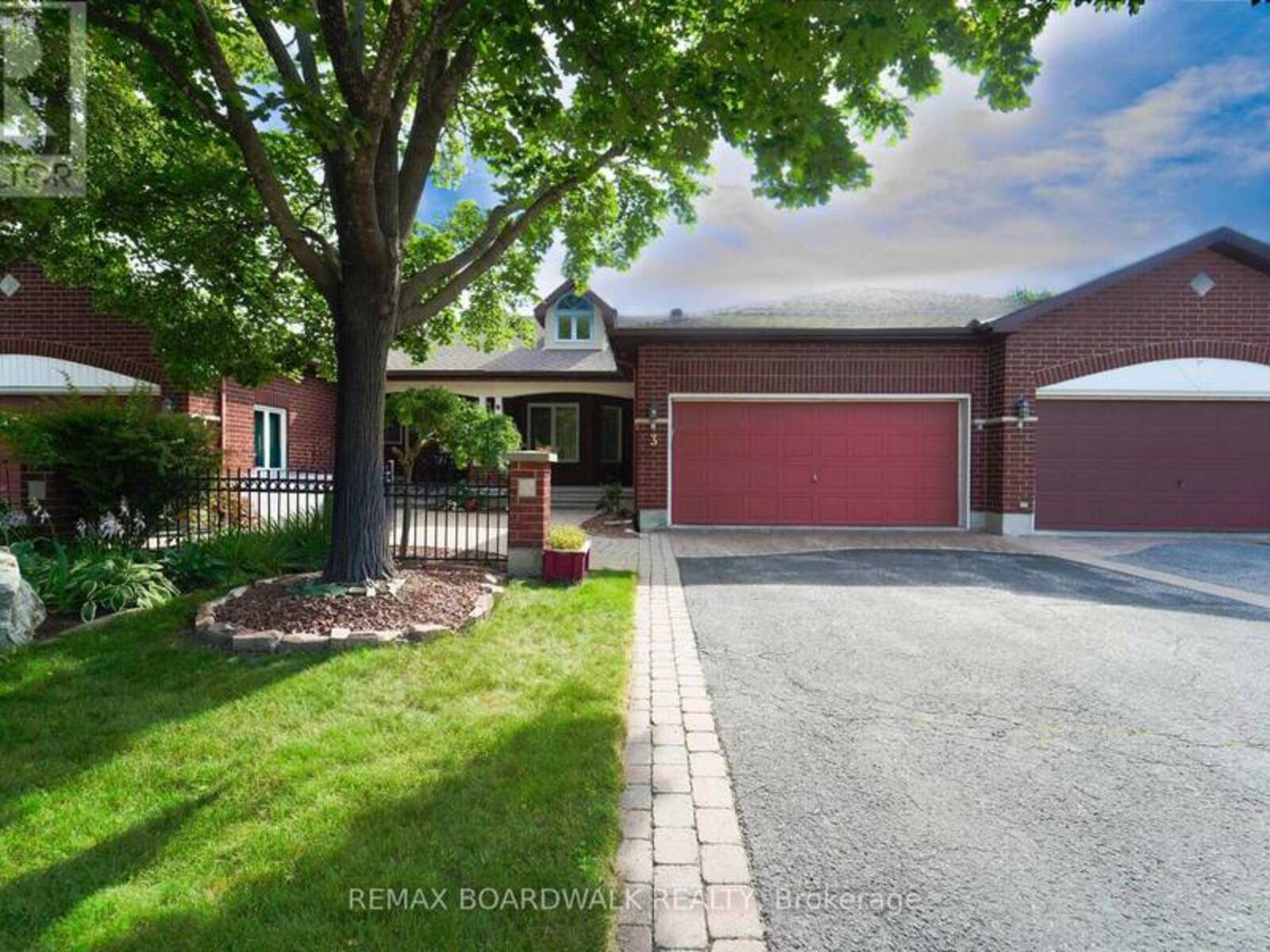 3 COULSON COURT, Ottawa, Ontario K2K 2X8