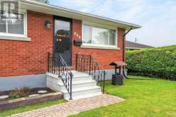 898 CHARLESWOOD AVENUE | Ottawa Ontario | Slide Image Four