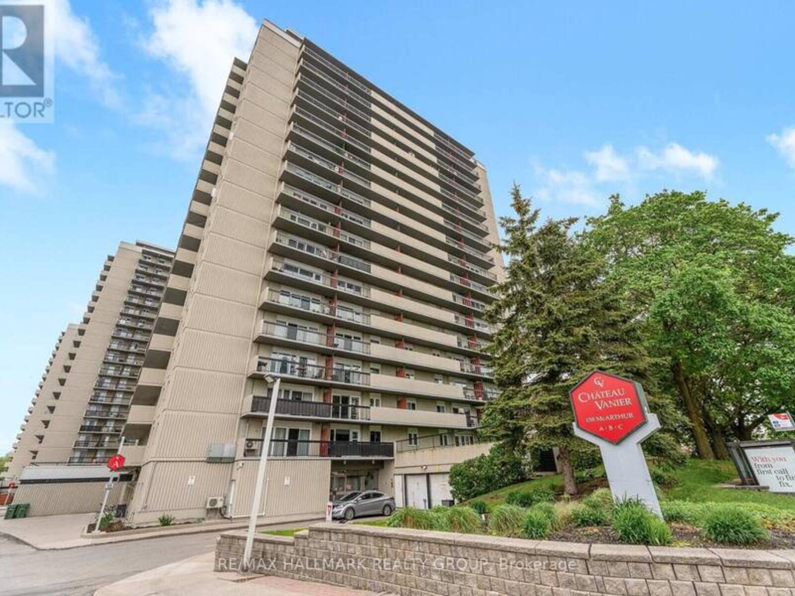404 - 158 A MCARTHUR AVENUE, Ottawa, Ontario K1L 7E7