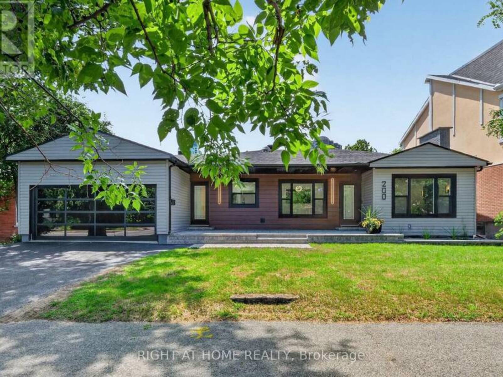 200 ISLAND PARK DRIVE, Ottawa, Ontario K1Y 0A4
