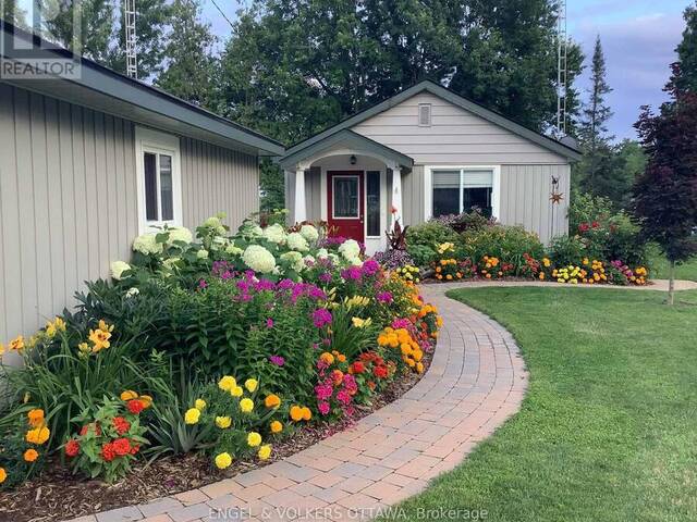 131 BAY STREET Carleton Place Ontario, K7C 4K9 - 3 Bedrooms Waterfront Home For sale