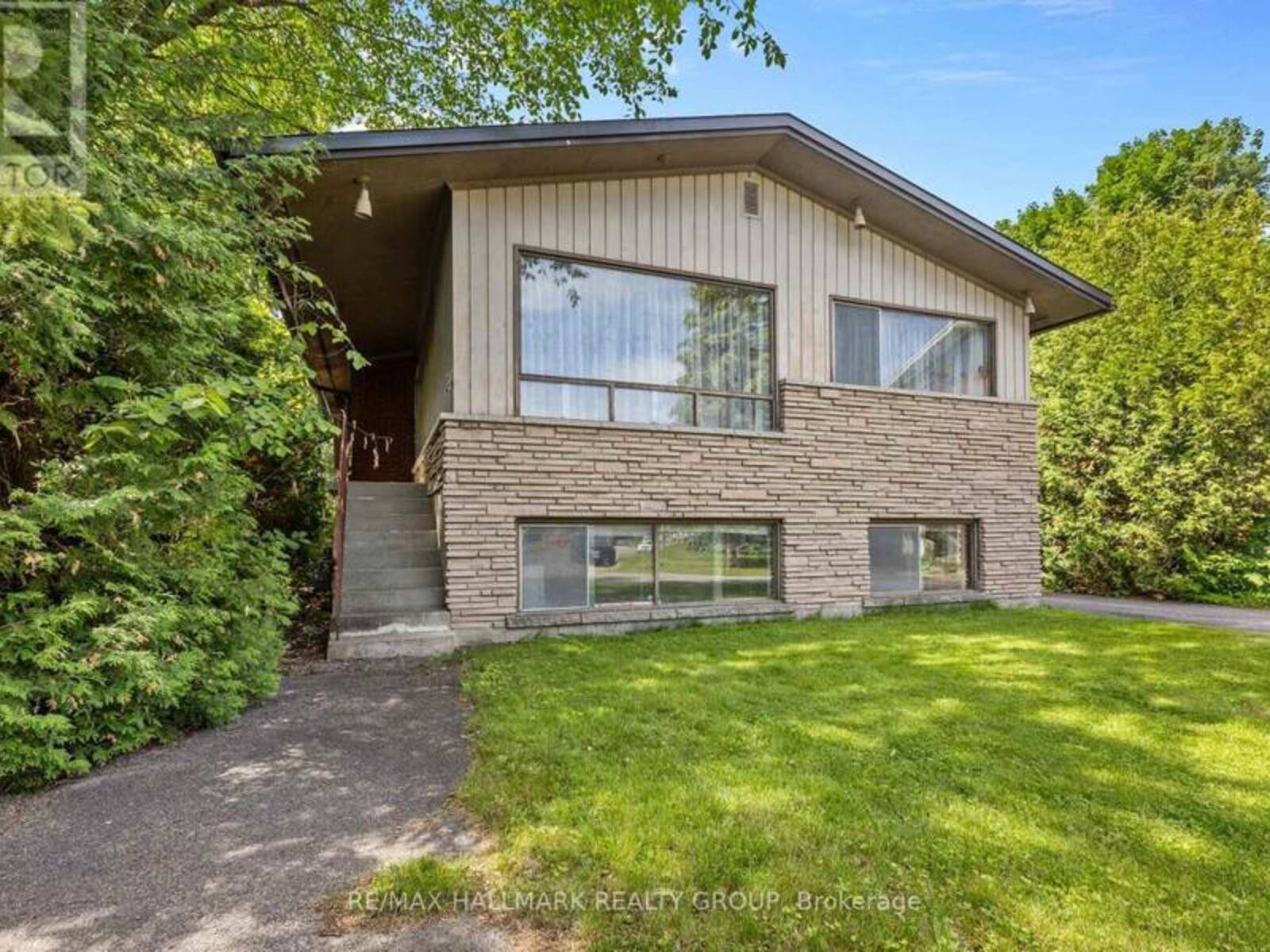 492 VERNON AVENUE, Ottawa, Ontario K1K 1A6