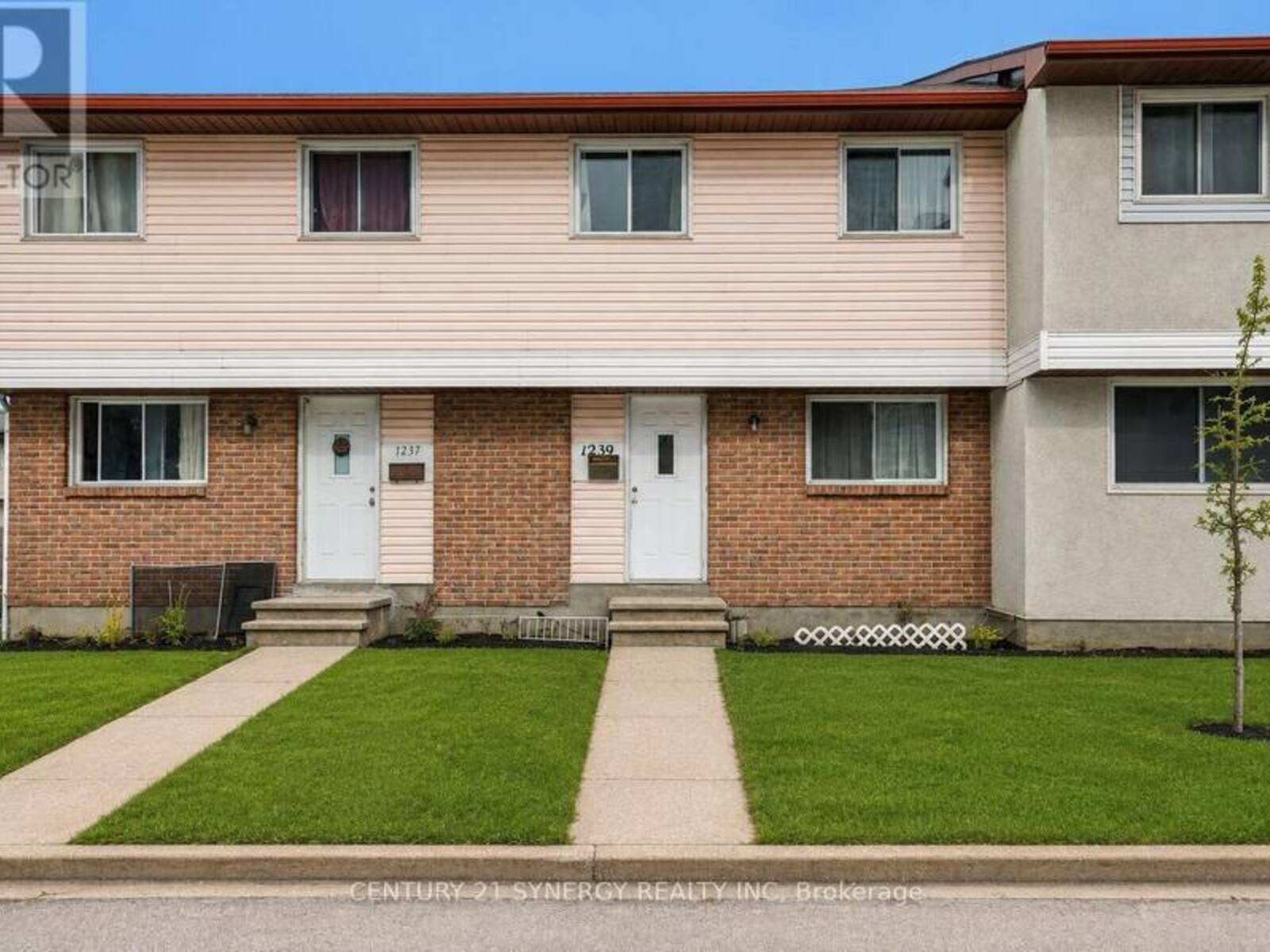 1239 BOWMOUNT STREET, Ottawa, Ontario K1J 8T4