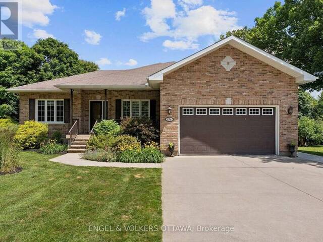 876 CENTER STREET McNab-Braeside Ontario, K0A 1G0 - 6 Bedrooms Home For Sale