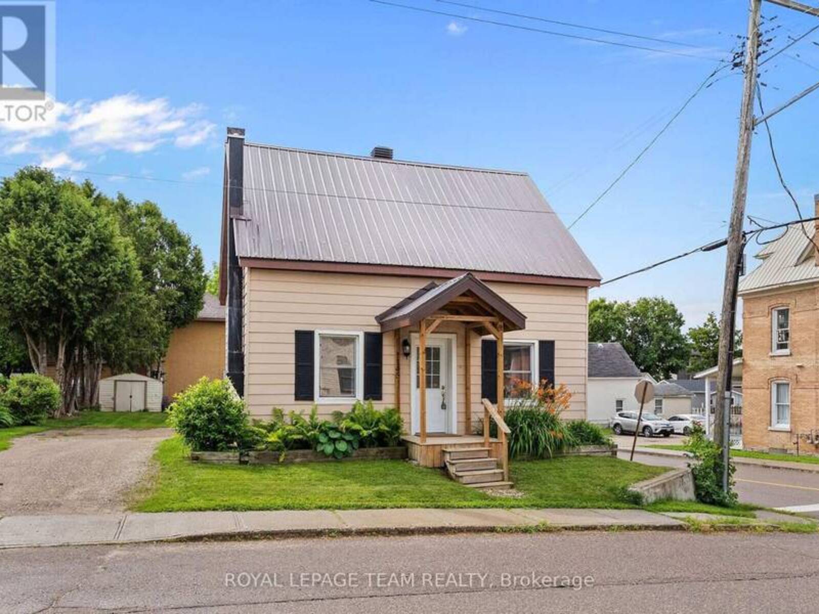 145 MUNROE AVENUE W, Renfrew, Ontario K7V 3L2