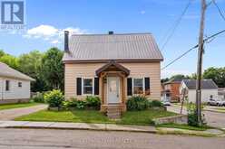 145 MUNROE AVENUE W | Renfrew Ontario | Slide Image Three