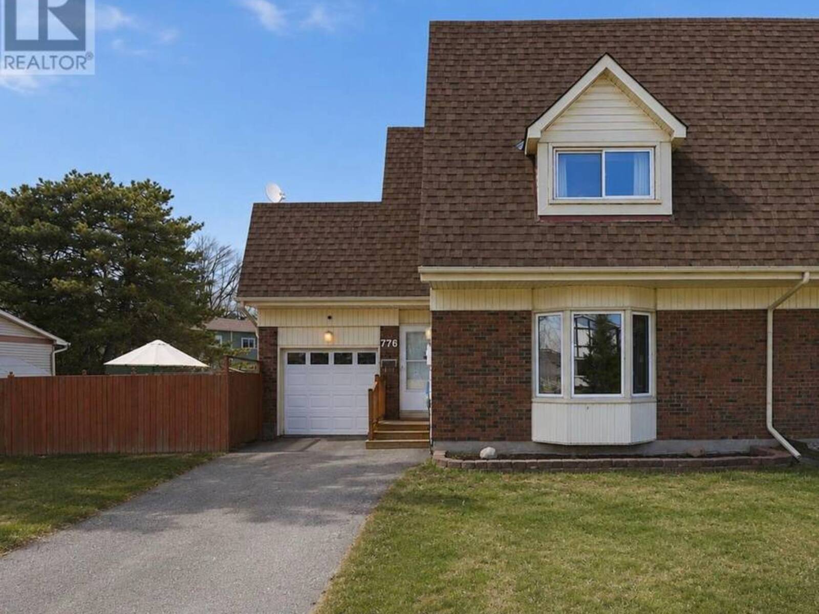 776 VINETTE CRESCENT, Ottawa, Ontario K1E 1W9
