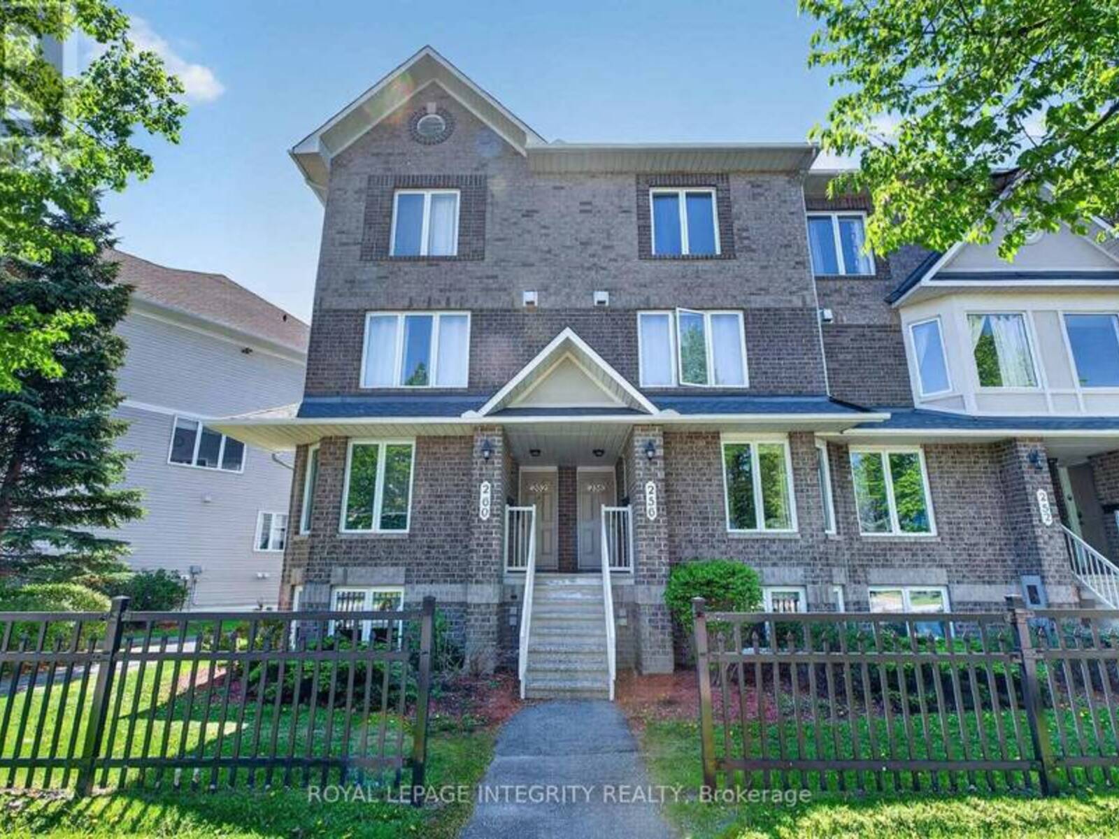 256 CRESTHAVEN DRIVE, Ottawa, Ontario K2G 6W4