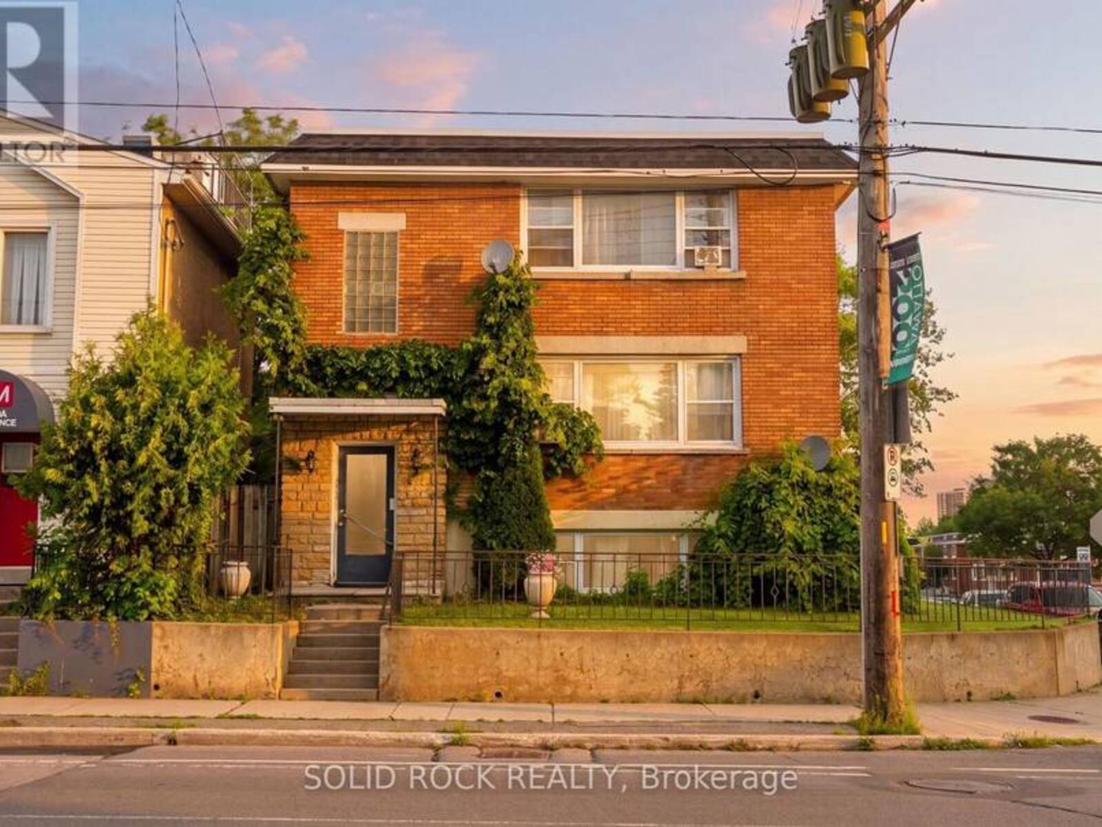 289 MCARTHUR AVENUE, Ottawa, Ontario K1L 6P3