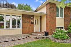 192 ALLAN DRIVE | Arnprior Ontario | Slide Image Two