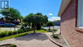 4 GLENARDEN COURT | Ottawa Ontario | Slide Image Two