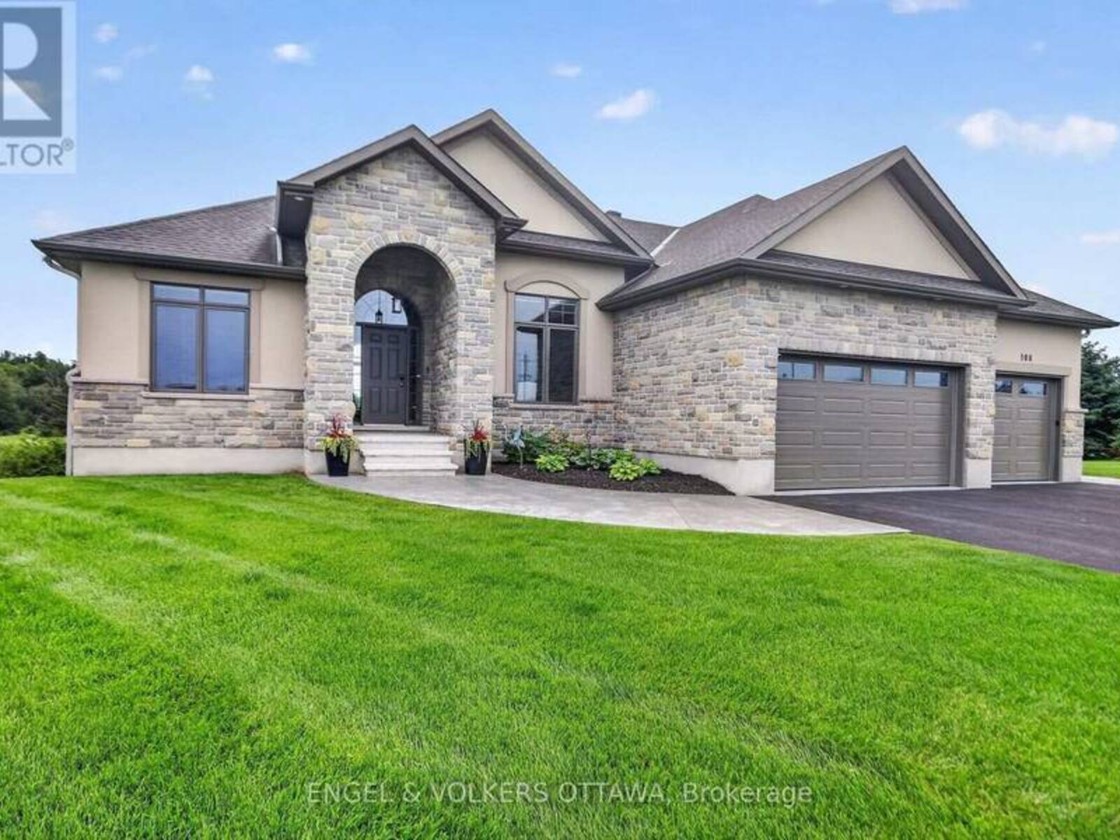 100 LAKE TRAIL ROAD, Ottawa, Ontario K4P 2G2