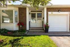 19 PINE NEEDLES COURT | Ottawa Ontario | Slide Image Two