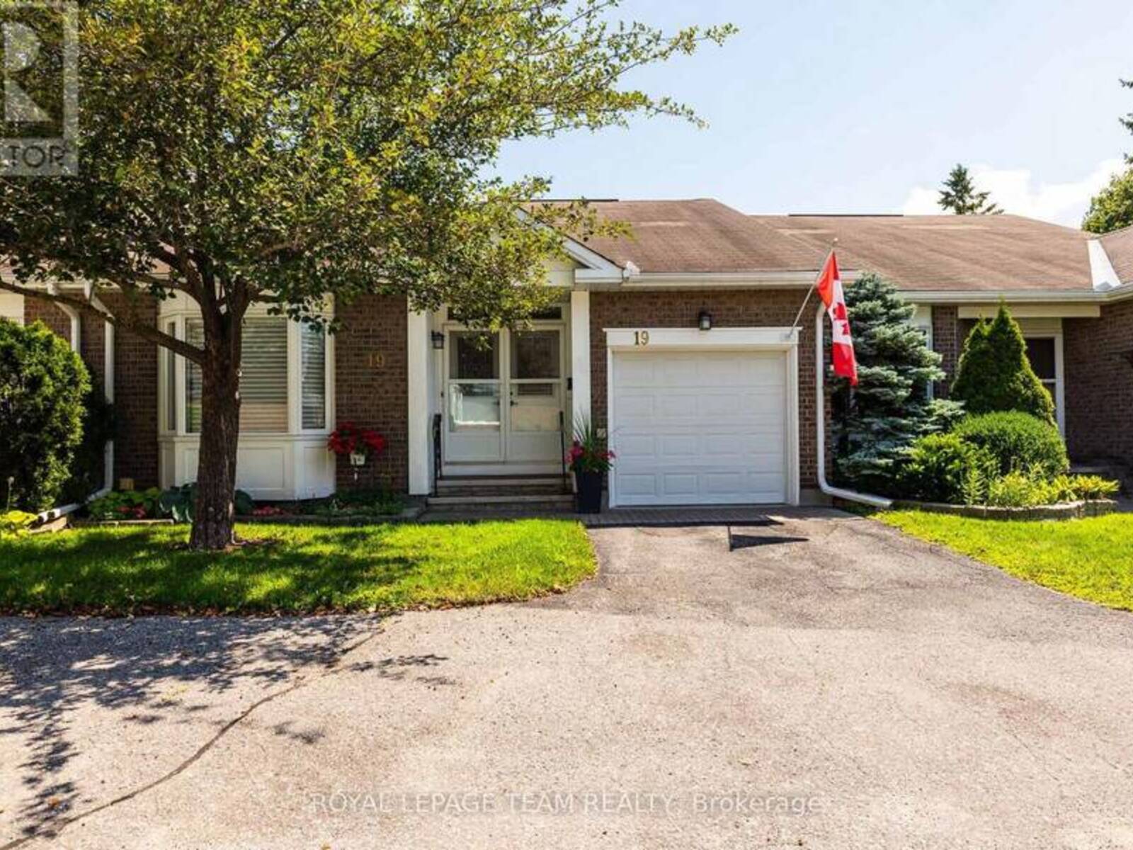 19 PINE NEEDLES COURT, Ottawa, Ontario K2S 1G5